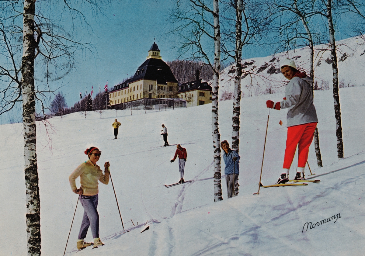 Anno Domkirkeodden, Høsbjør Turisthotell, Furnes. Postkort. Foto Normann. Nr. 1185. Poststemplet 14. 02. 1961.