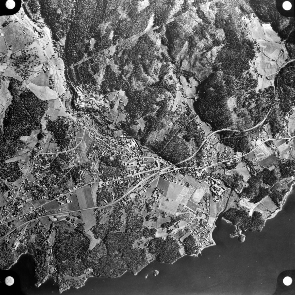 Widerøes Flyveselskap A/S, Flyfoto Moelv 1954.