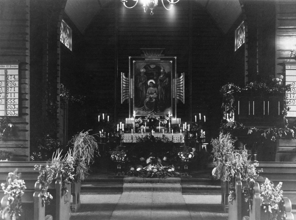 Anno Domkirkeodden, INTERIØR: ØVRE VANG KAPELL, HØSTTAKKEFEST, PYNTET MED BLOMSTER, KORN OG GRØNNSAKER,