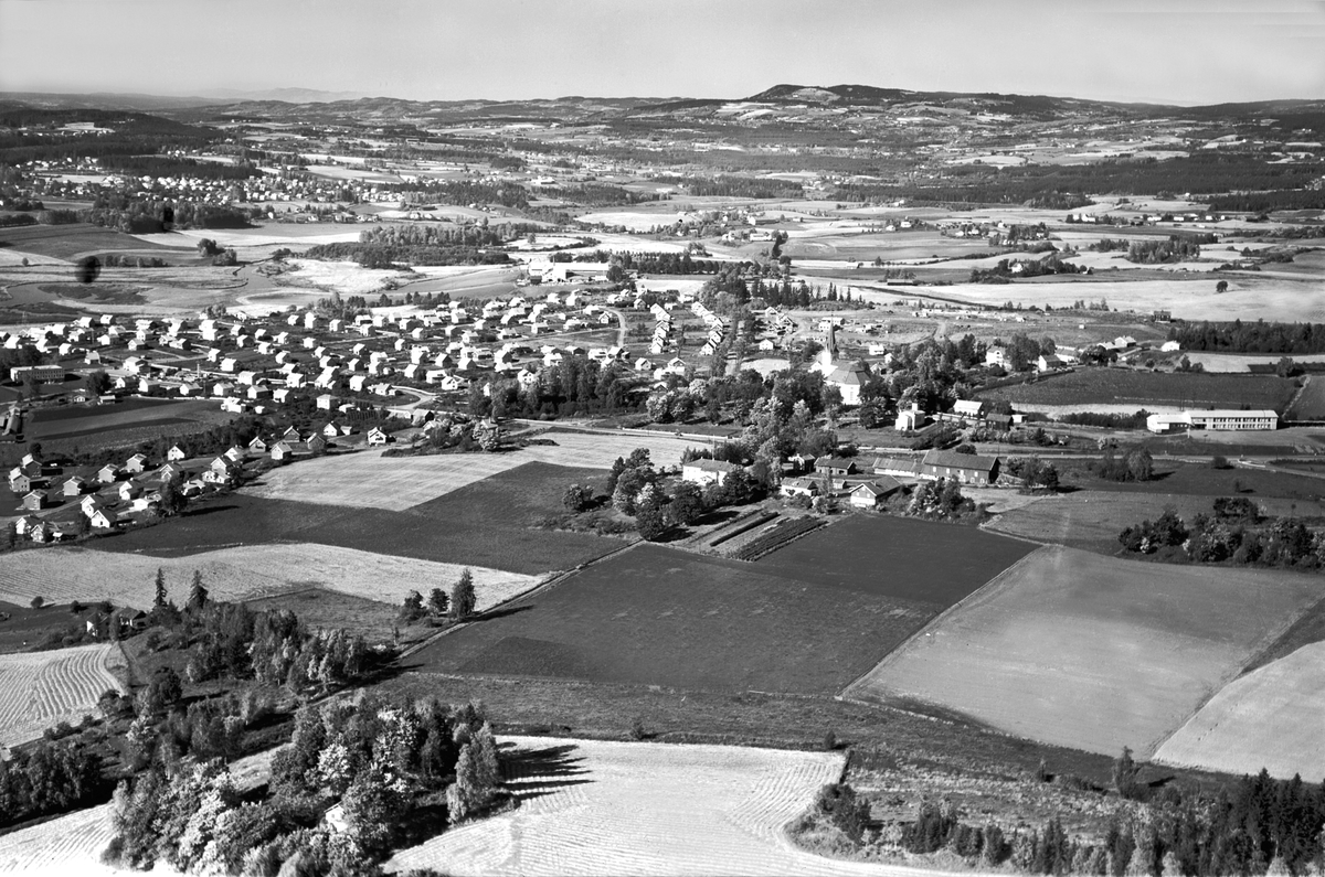 Widerøes Flyveselskap A/S, FLYFOTO, STOR OVERSIKT, JORBRUKSLANDSKAP, RIDABU