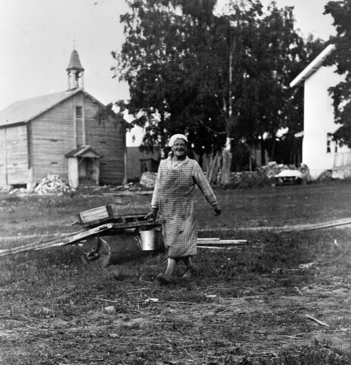 Anno Domkirkeodden, PETRA JENSEN MED BØTTE, GARDSTUN, STABBUR, HAFSAL