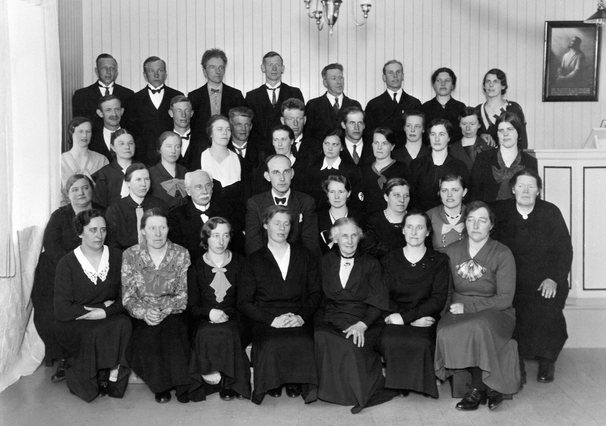 Anno Domkirkeodden, STOR GRUPPE: UNGDOMSFORENINGEN, INDREMISJONSFORENINGEN, ØVRE VANG