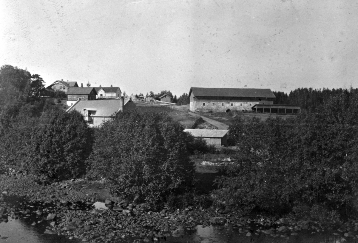 Anno Domkirkeodden, EKSTERIØR: GARDSBRUK, KVÆKA, KVEKA