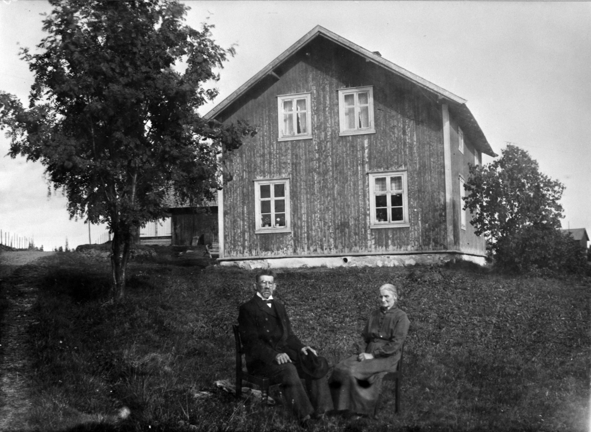Anno Domkirkeodden, EKSTERIØR: BORG, MIKKEL O. LØVLIEN, JOHANNE LØVLIEN