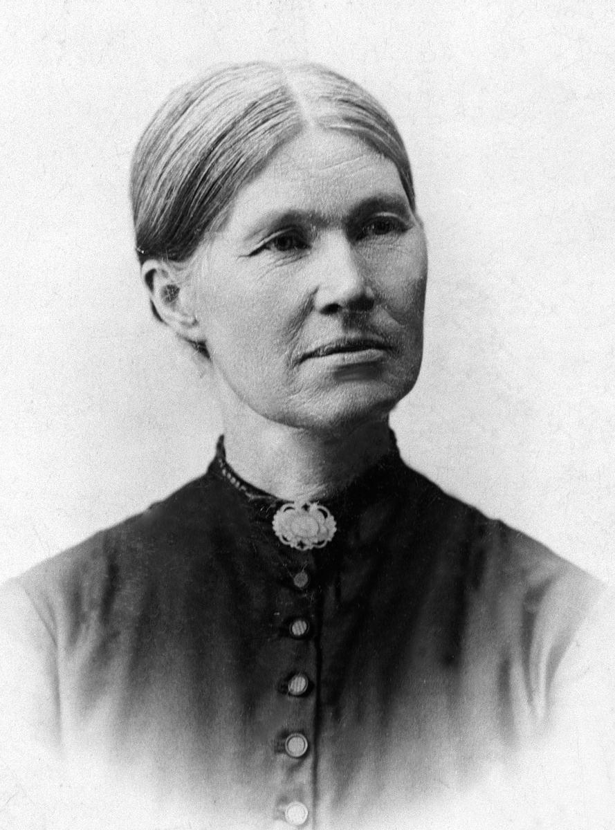 Anno Domkirkeodden, PORTRETT: LISBETH BRENNHAGEN, BRENNHAGEN, BRENNADubb: 414-2336