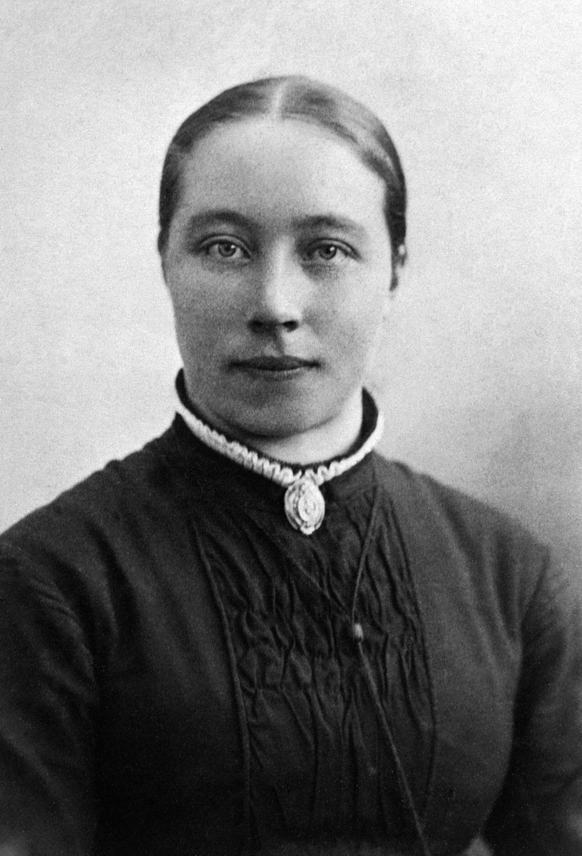 Anno Domkirkeodden, PORTRETT: MARTHE BRENNA FØDT: ÅSBAKKEN I 1864, BRENNA