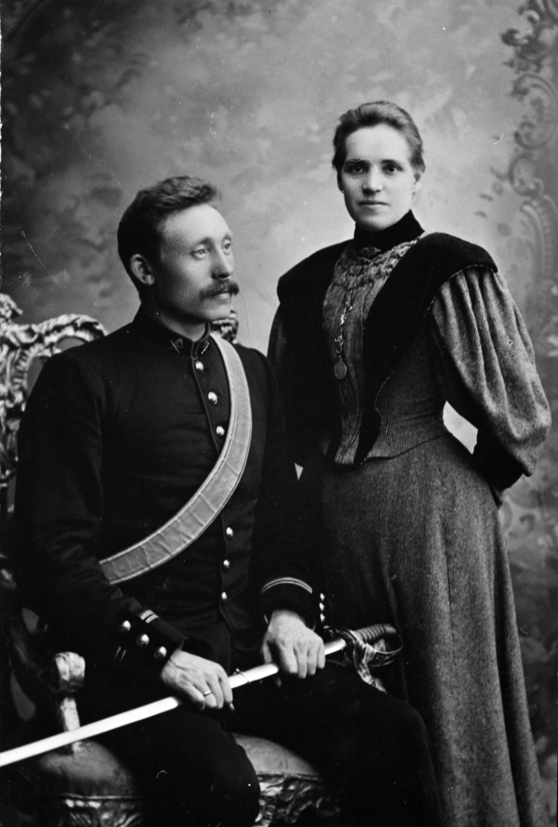Anno Domkirkeodden, OLUF VOLD FØDT: 1865 I MILITÆRUNIFORM, SARAH VOLD FØDT: INGIER, VOLD ØVRE