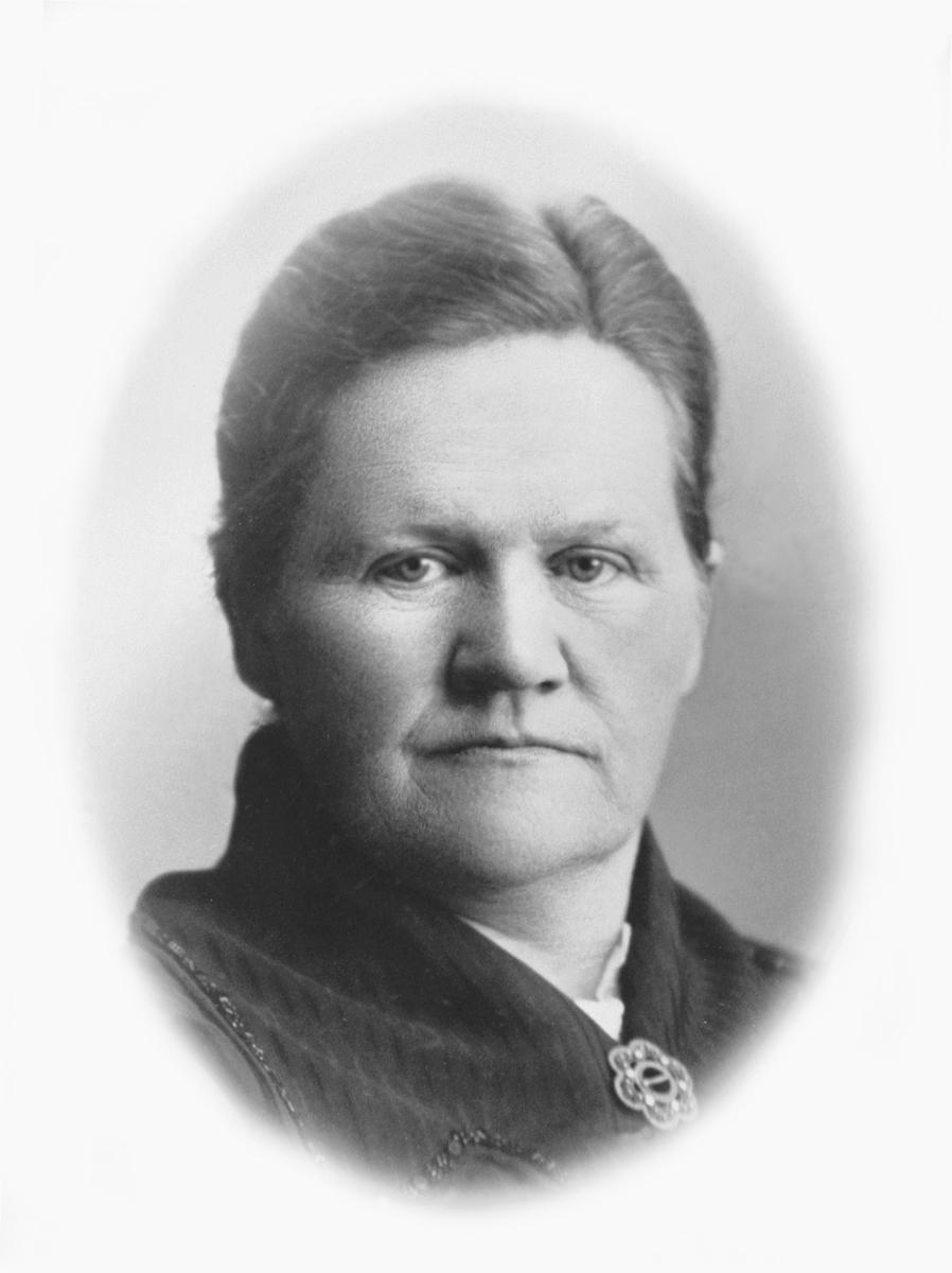 Anno Domkirkeodden, PORTRETT: JOHANNE MANGERUD, BJØRTOMTEN ØVREFØDT 17. 4. 1875, D. 22. 7. 1946