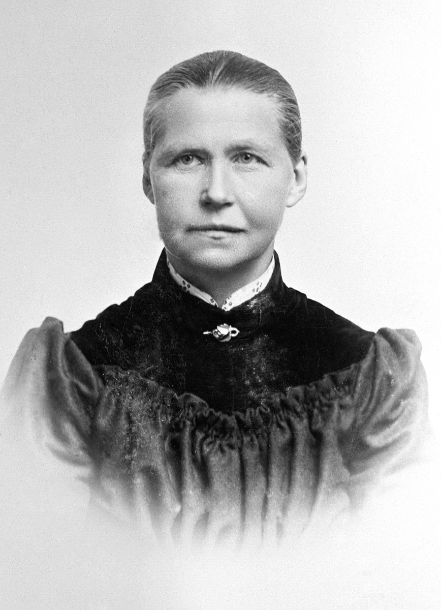 Anno Domkirkeodden, PORTRETT: ELISABET, LISBET, ERIKSDATTER FØDT 1842, ÅSBAKKTÅNGEN