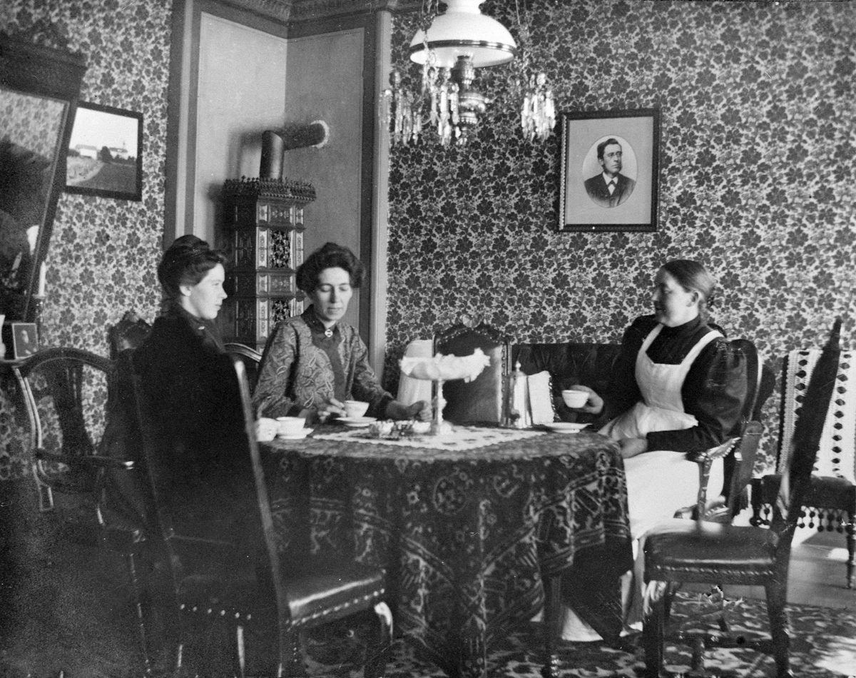 Anno Domkirkeodden, Disen Vestre, stue, interiør,veggtapet, kaffebord. Anna Disen, Emma Næs, Karoline Disen