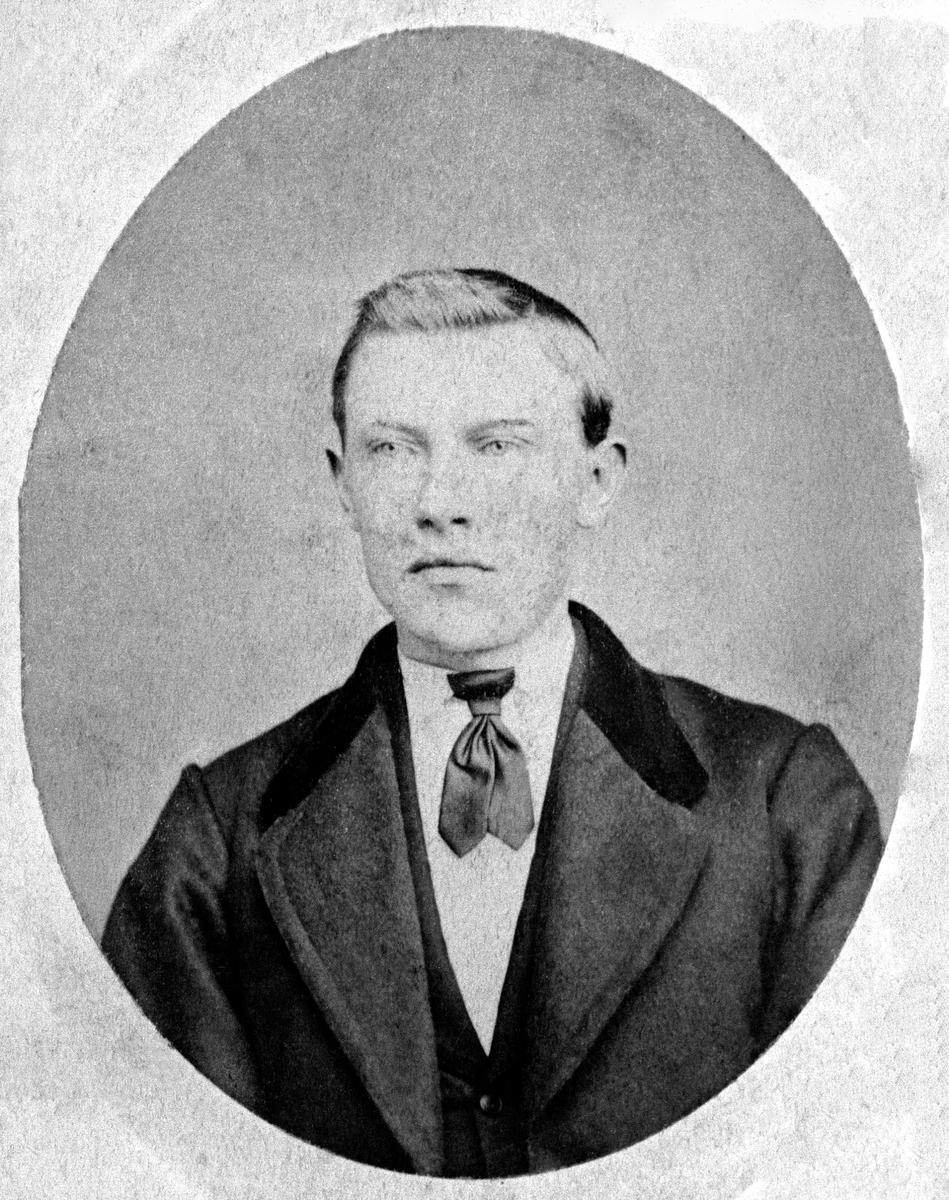 Anno Domkirkeodden, PORTRETT: MIKKEL LIEN FØDT: 1851, LIEN