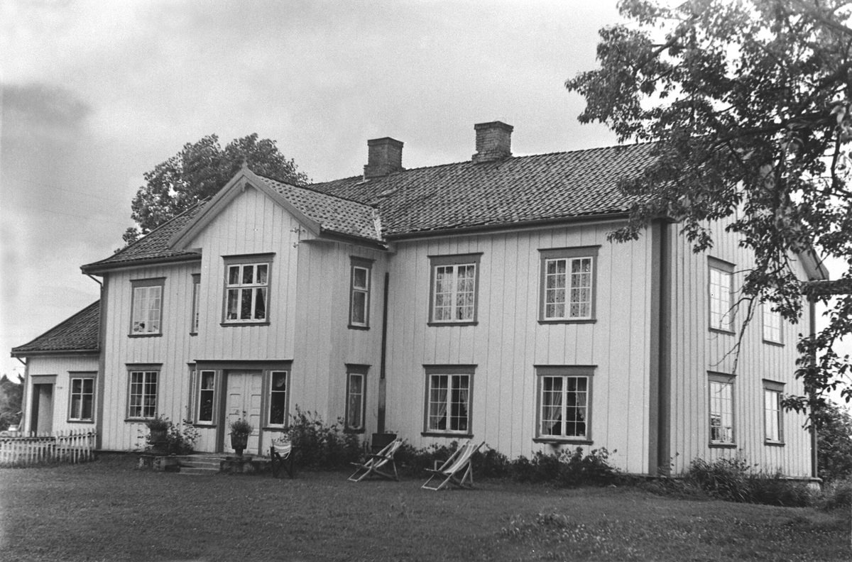 Anno Domkirkeodden, EKSTERIØR: GARDSBRUK KALLERUD GÅRD, HOVEDBYGNINGEN