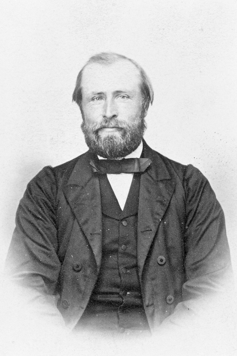 Anno Domkirkeodden, THORE SIGSTAD. PORTRETT.