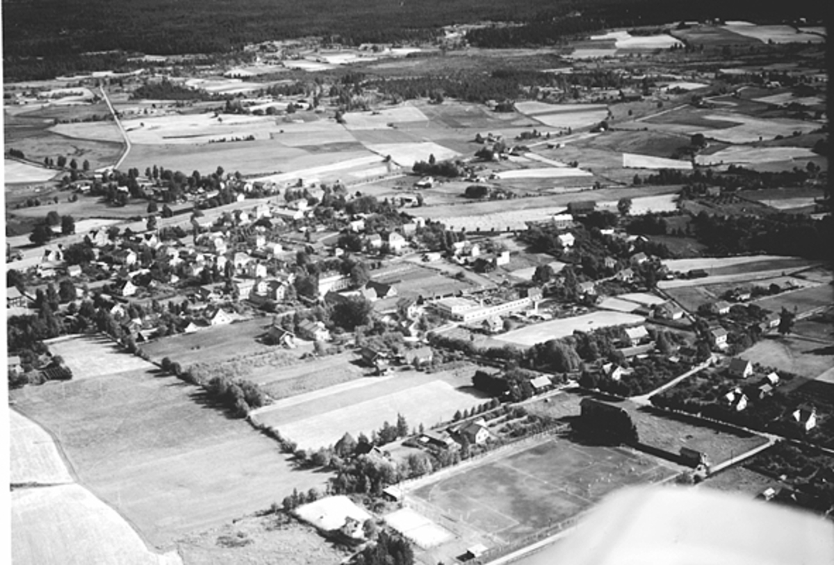 Widerøes Flyveselskap A/S, STANGEBYEN FRA VEST, FLYFOTO