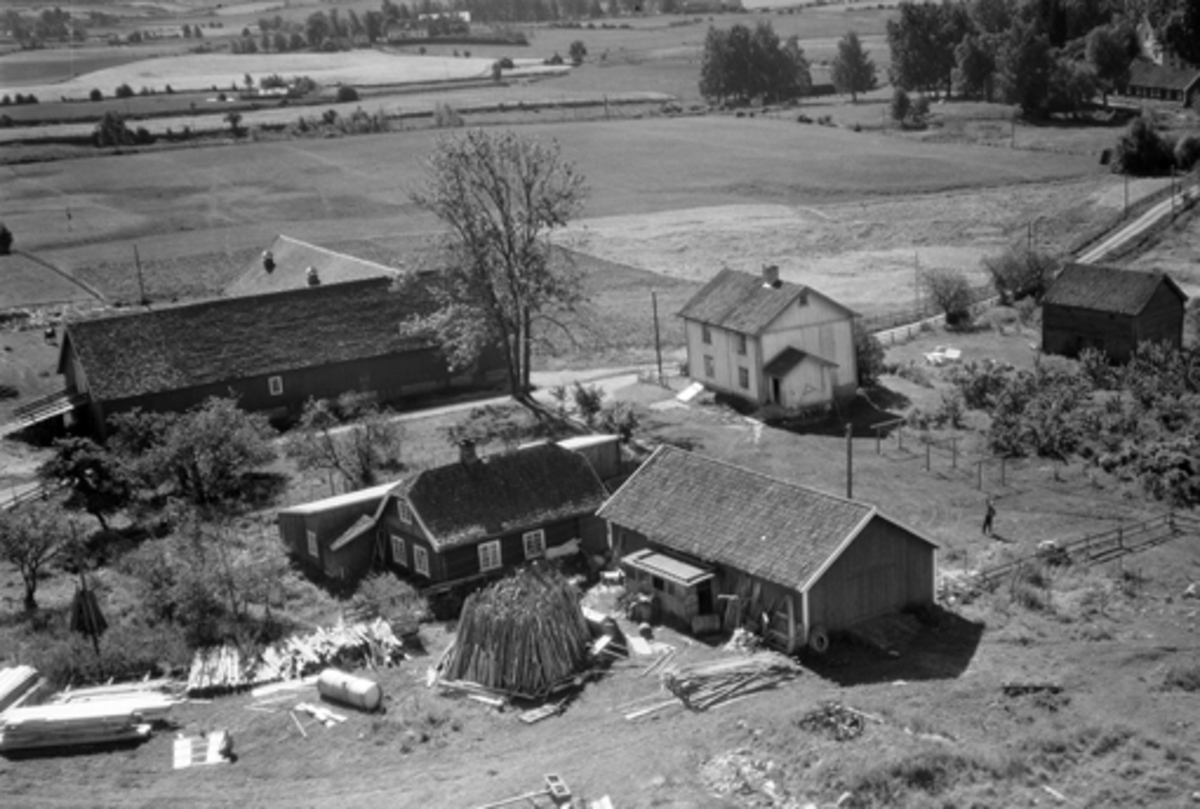 Widerøes Flyveselskap A/S, ØVERGÅRD. FLYFOTO, STANGE