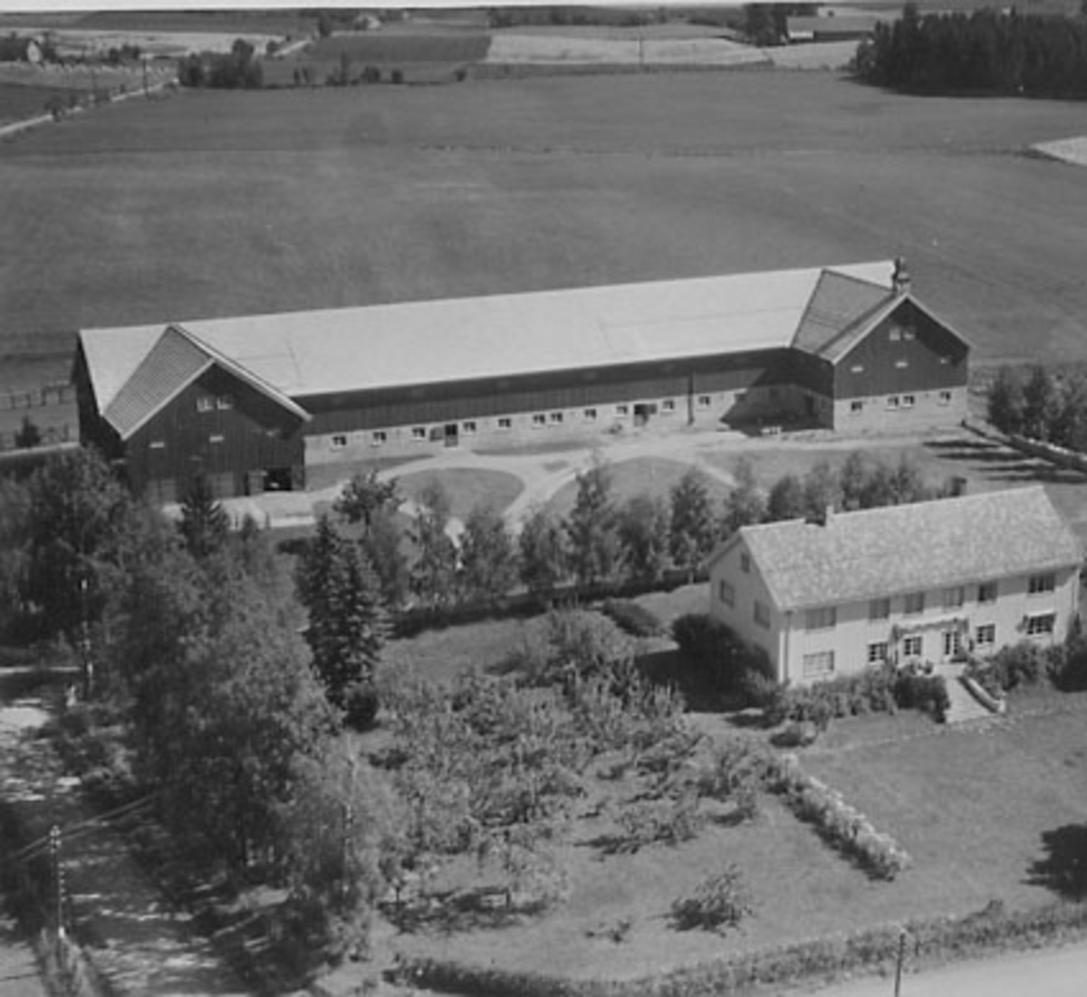 Widerøes Flyveselskap A/S, VEVLA (VEFLEN) GÅRD, FLYFOTO