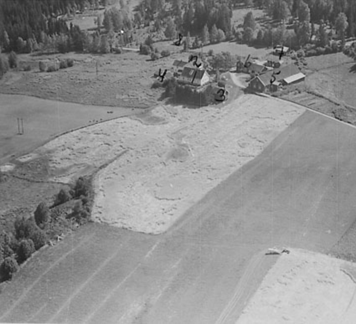 Widerøes Flyveselskap A/S, AUSTAD (OUSTAD) GÅRD, FLYFOTO
