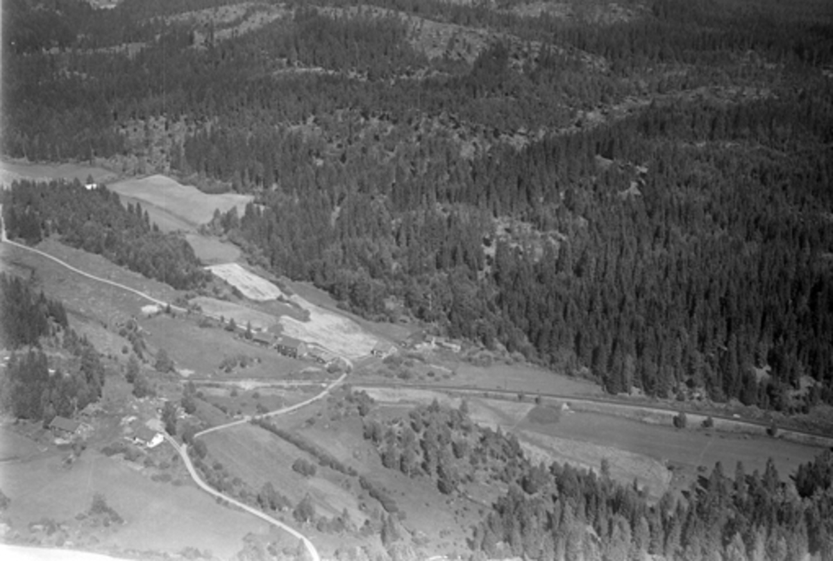 Widerøes Flyveselskap A/S, FANSRUD, TANGEN. FLYFOTO, GARDEN PÅ ØSTSIDEN AV JERNBANENTANGNES NORDRE, 83-19, GARDEN PÅ VESTSIDEN AV JERNBANEN