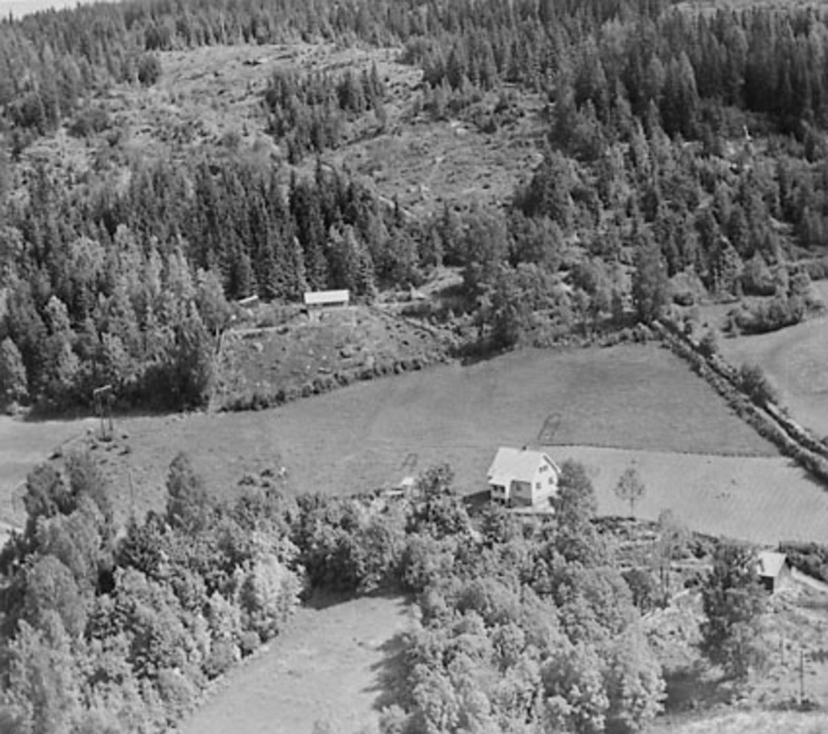 Widerøes Flyveselskap A/S, KJÆRNSTAD (KJERNSTAD) GÅRD, FLYFOTO