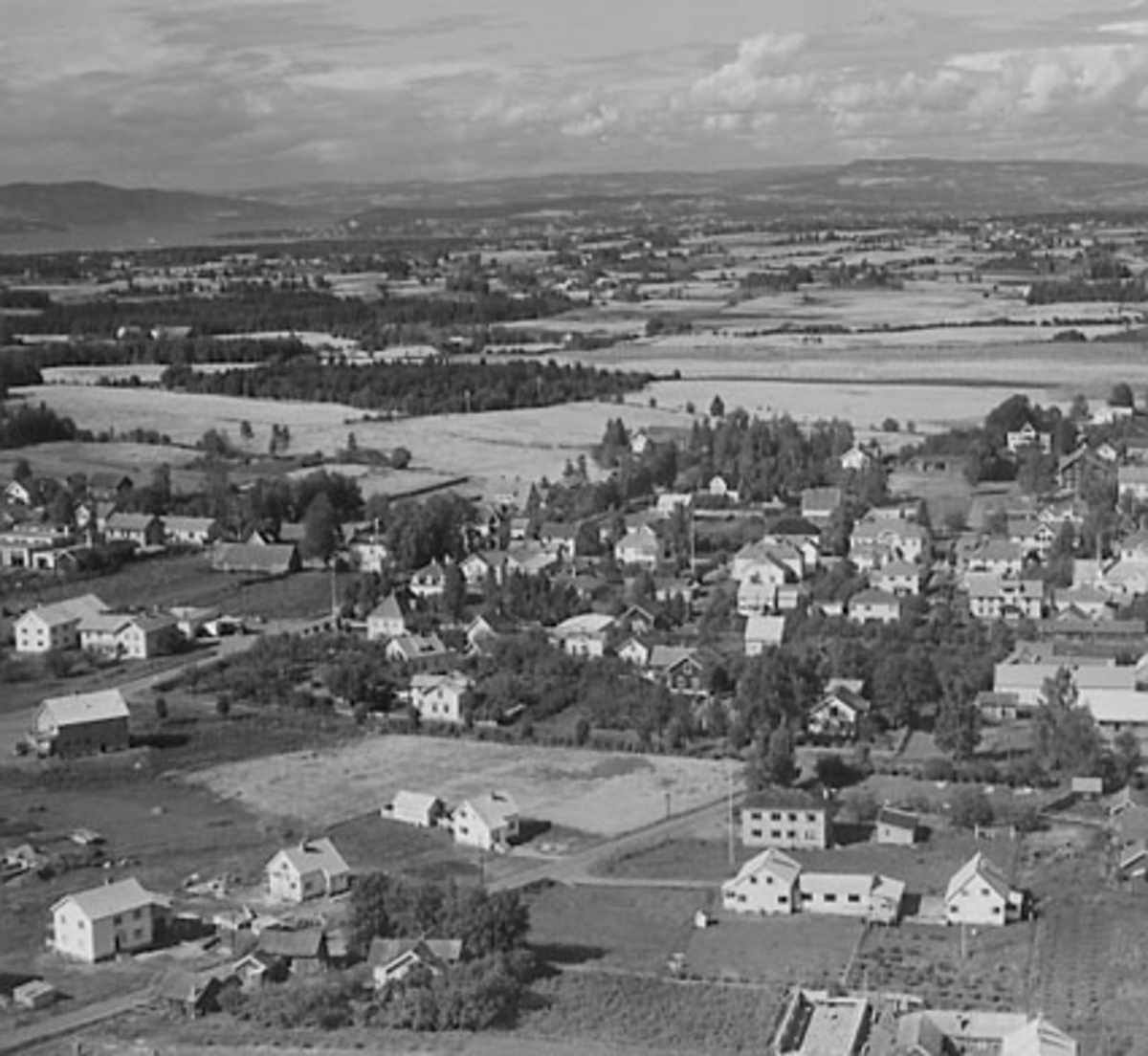 Widerøes Flyveselskap A/S, STANGEBYEN MOT NORD, SILO, STASJON, FLYFOTO