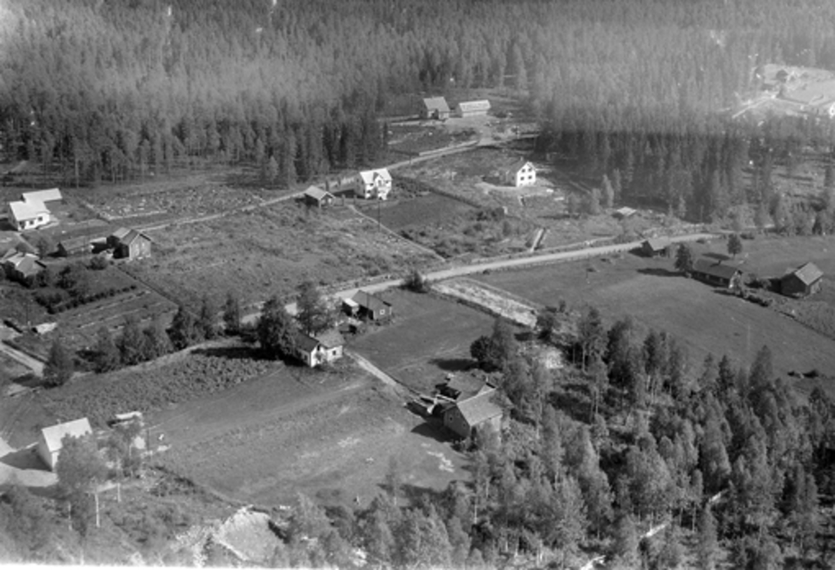 Widerøes Flyveselskap A/S, FLYFOTO, VALLSET, LUNDBY 378-11, BERG 404-112, LUNDBERG 404-100, FJELLTUN 404-102, KJELLSTAD 404-65, BJØRKTUN 378-35, LINDE 378-34, STENSBY 378-8