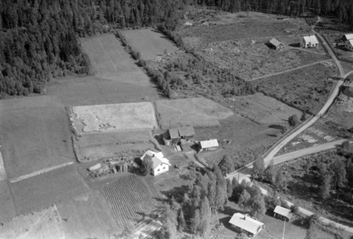Widerøes Flyveselskap A/S, FLYFOTO. VALLSET, ØSTBERG 378-10, SKOGSTAD 404-114