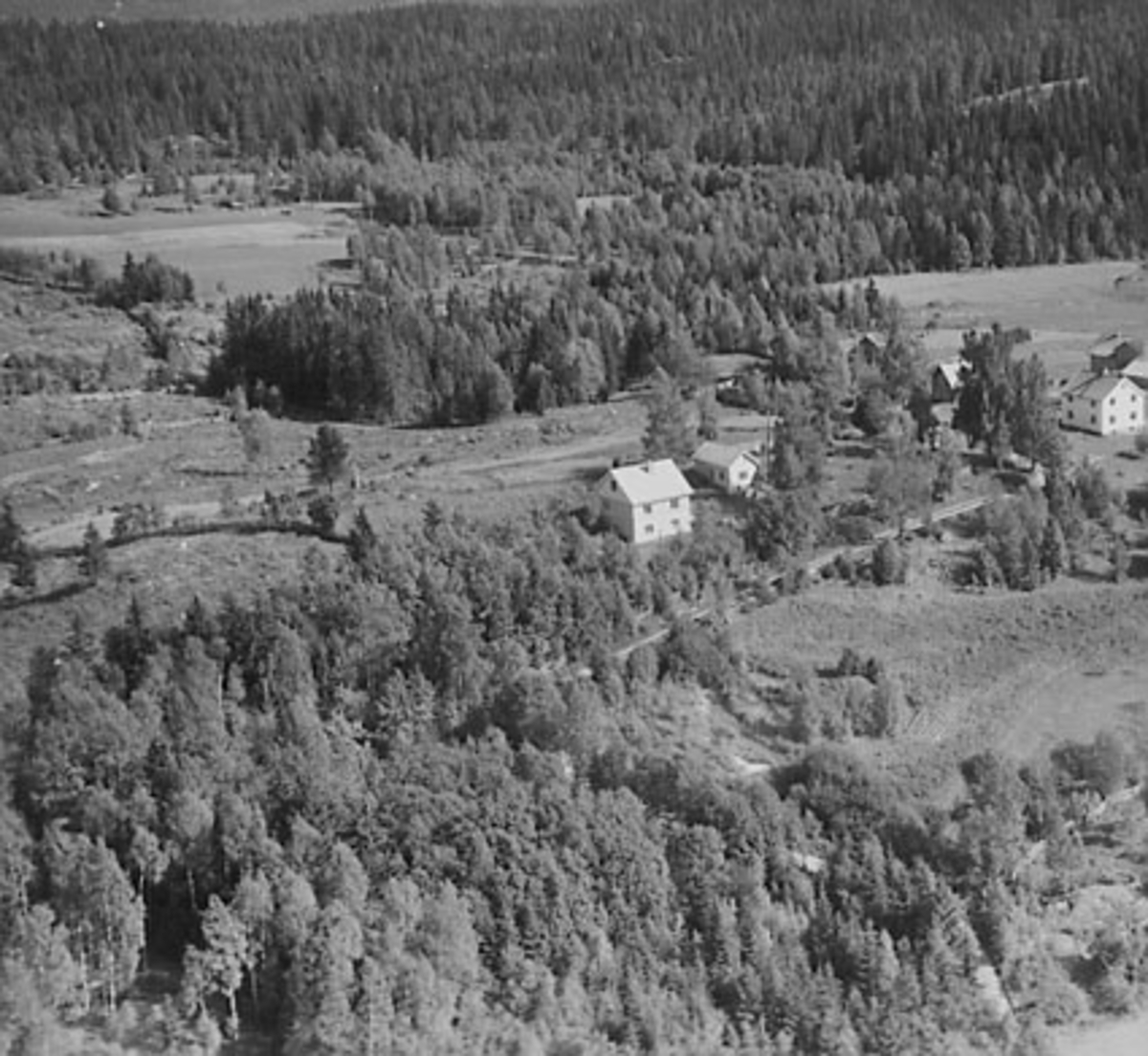 Widerøes Flyveselskap A/S, FLYFOTO SKJELSET LILLE, ÅSVANG