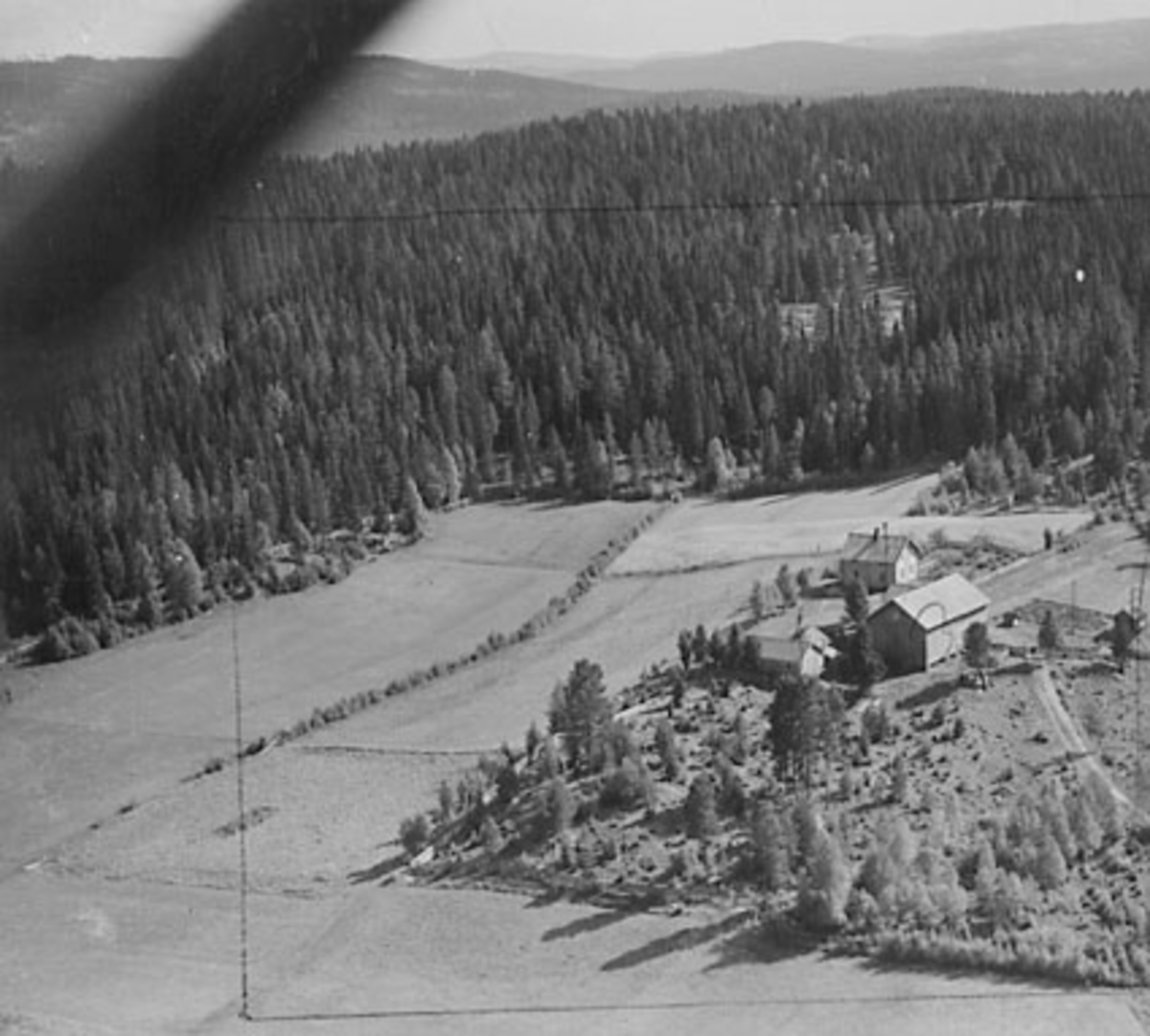 Widerøes Flyveselskap A/S, FLYFOTO KJERNMOEN, ÅSVANG