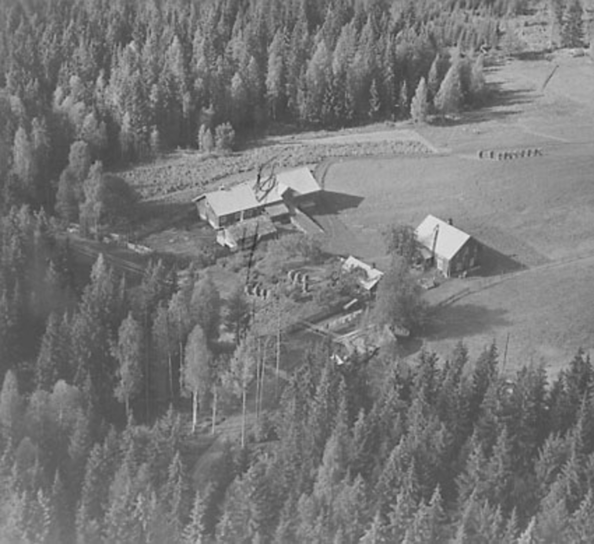 Widerøes Flyveselskap A/S, FLYFOTO VESTERHAUG, ÅSVANG
