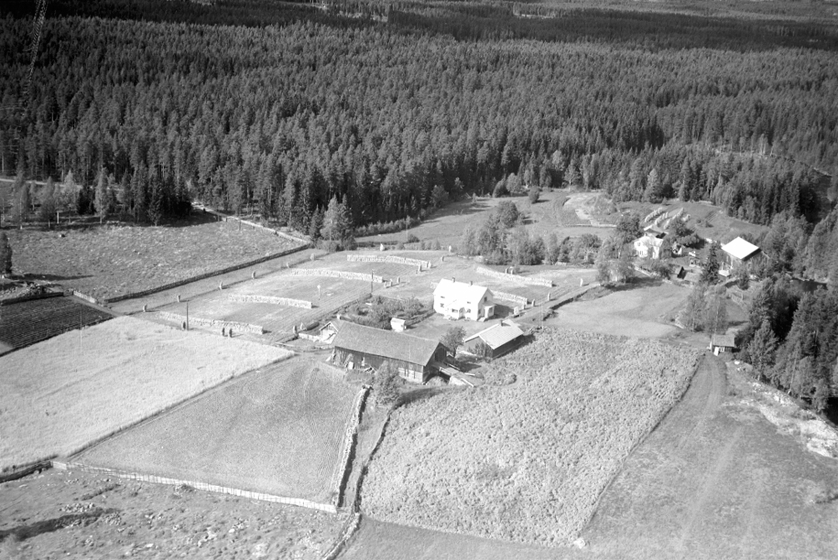 Widerøes Flyveselskap A/S, FLYFOTO SAGEN 258-2, ÅSVANG, SAGBAKKEN 257-3