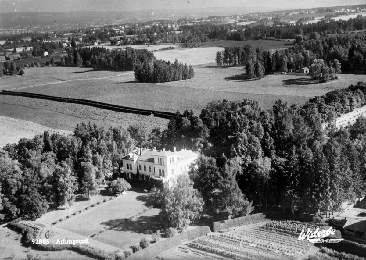 Widerøes Flyveselskap A/S, FLYFOTO ATLUNGSTAD, STANGE, POSTKORT.