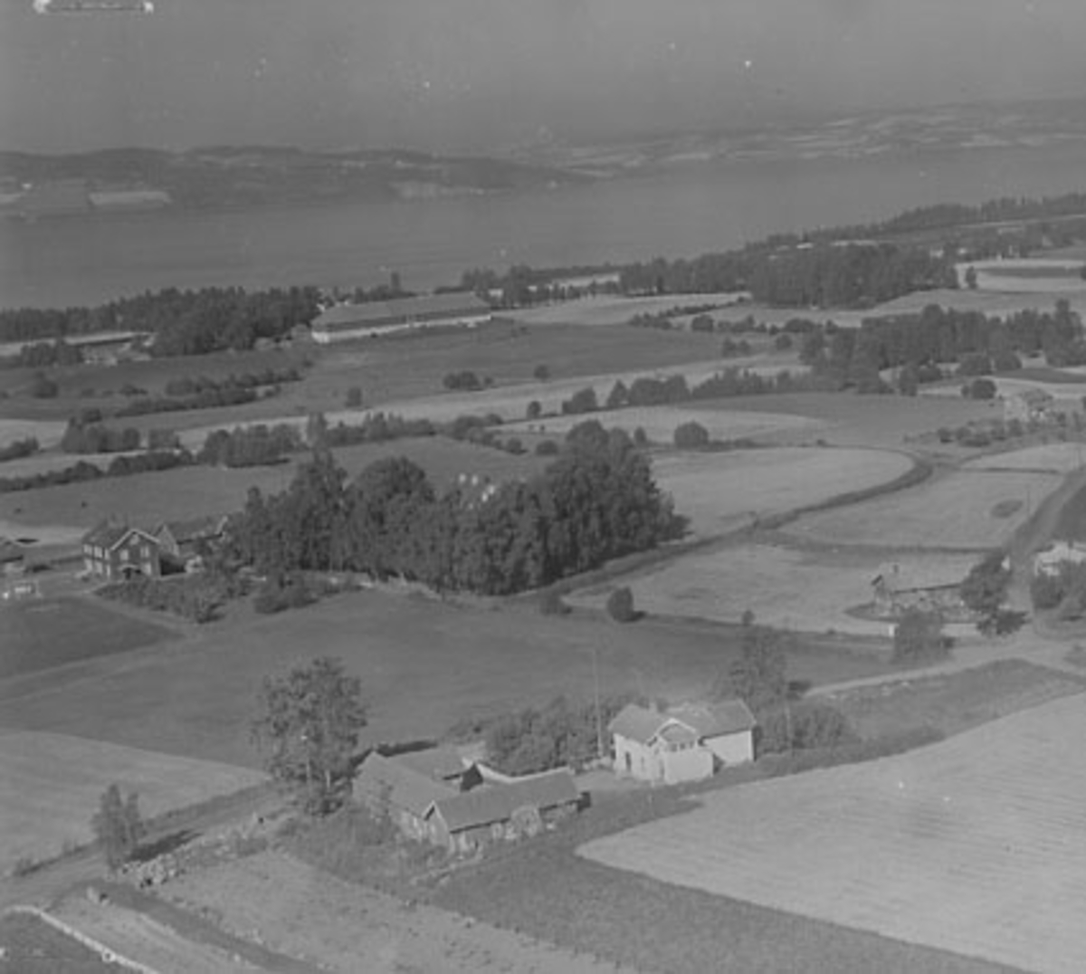 Widerøes Flyveselskap A/S, FLYFOTO SKJØNSBERG, STANGE
