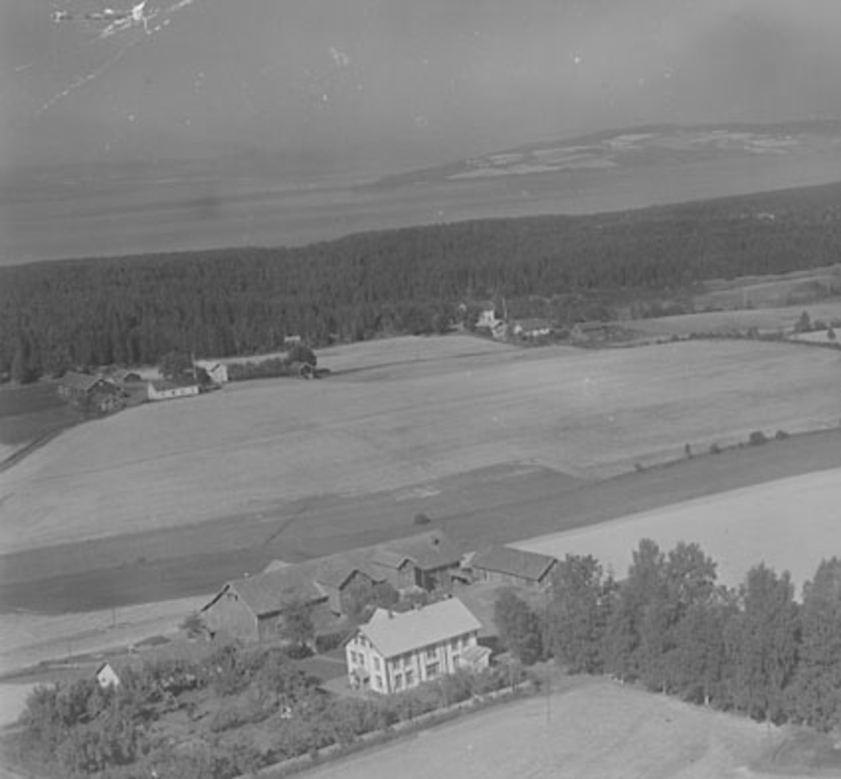 Widerøes Flyveselskap A/S, FLYFOTO RAA NORDRE, RÅ, STANGE