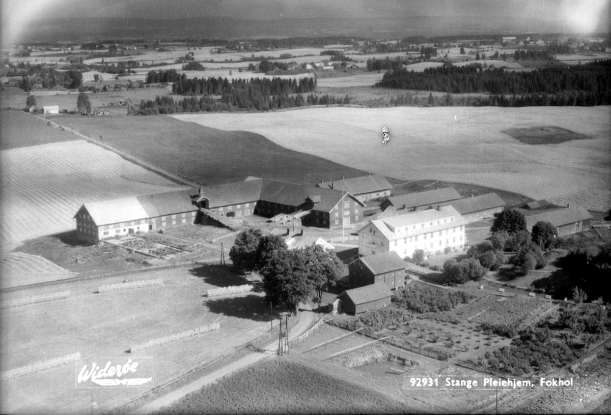 Widerøes Flyveselskap A/S, FLYFOTO FOKHOL PLEIEHJEM, STANGE