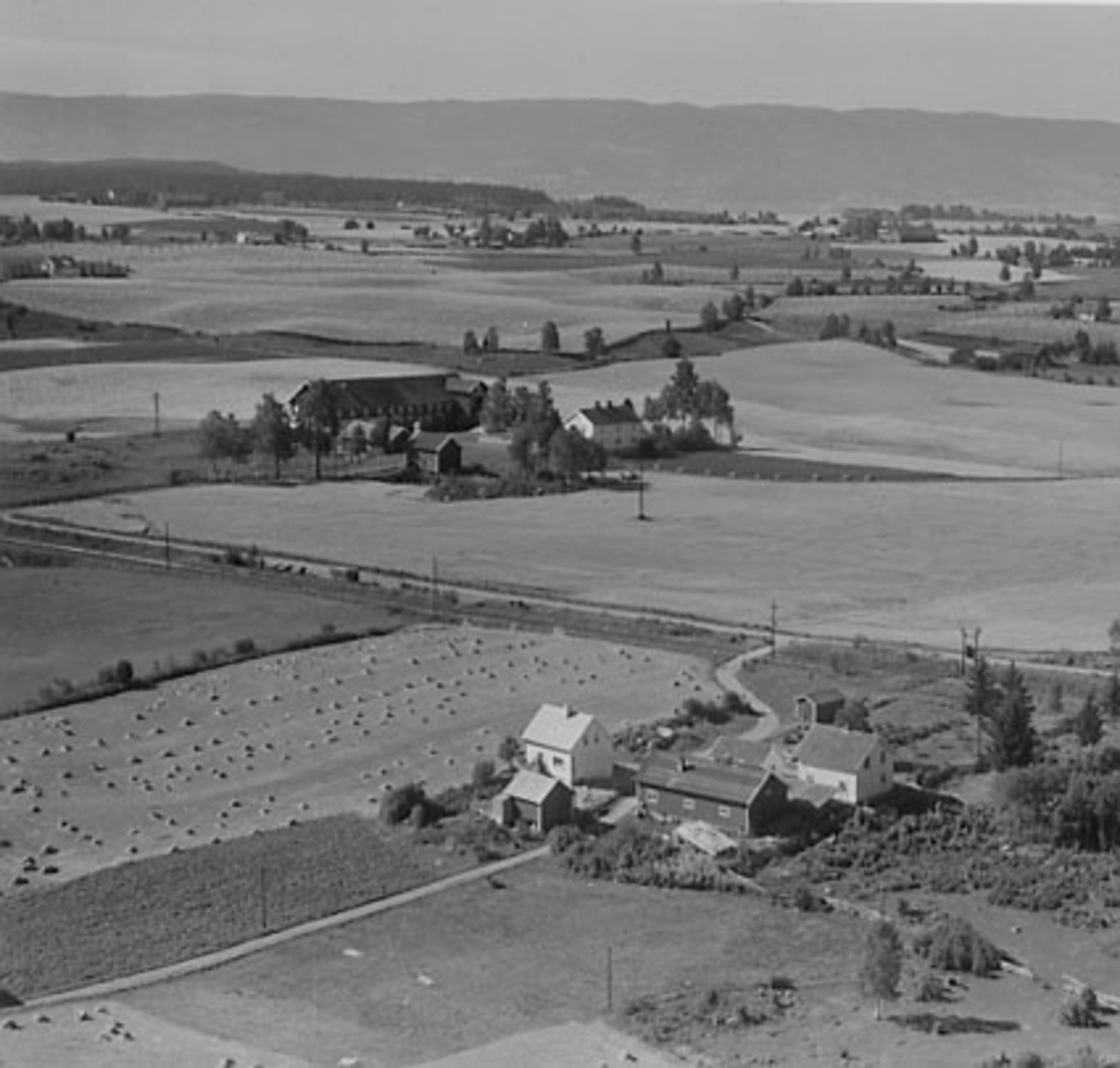 Widerøes Flyveselskap A/S, FLYFOTO BJØRKVANG, STANGE
