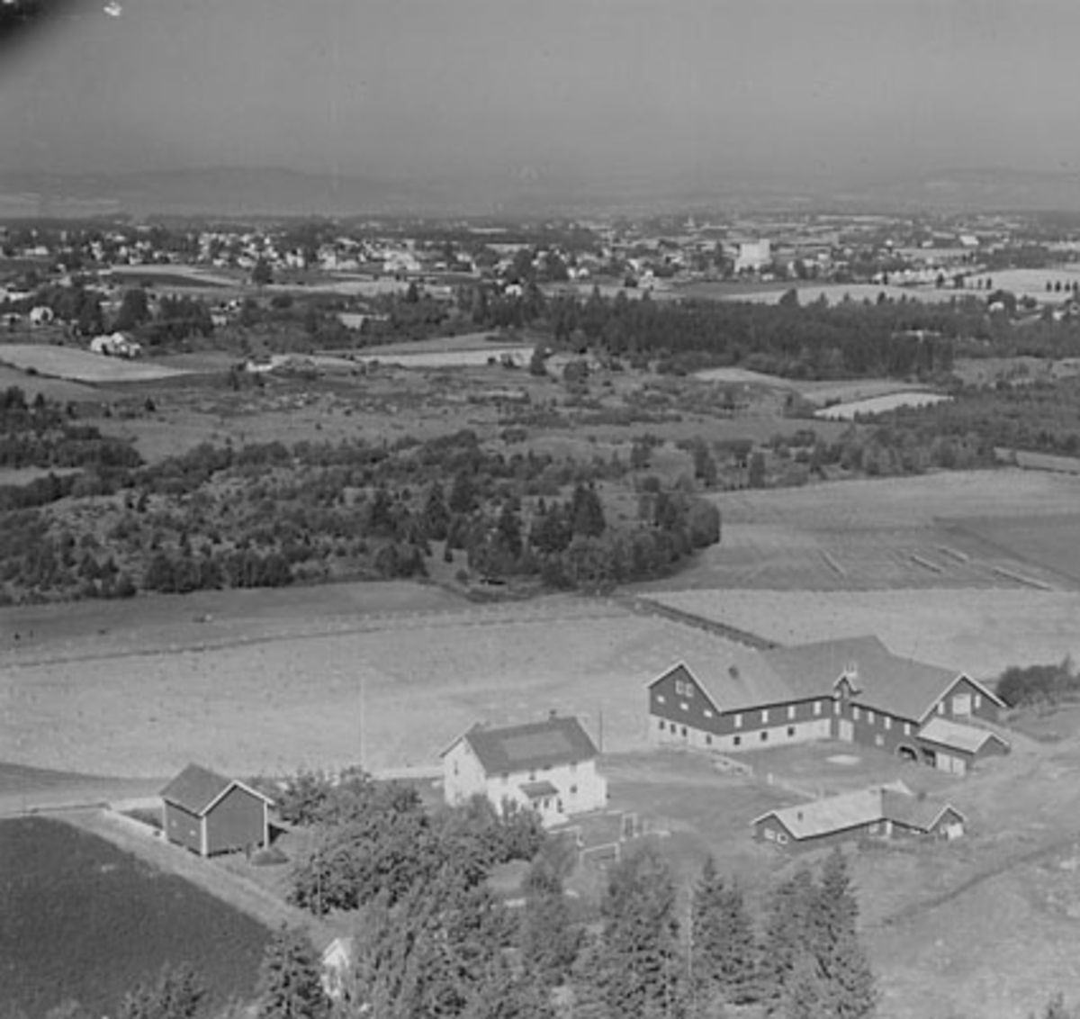 Widerøes Flyveselskap A/S, FLYFOTO VÅLØDEGÅRDEN, VÅLE, VAALE, STANGE