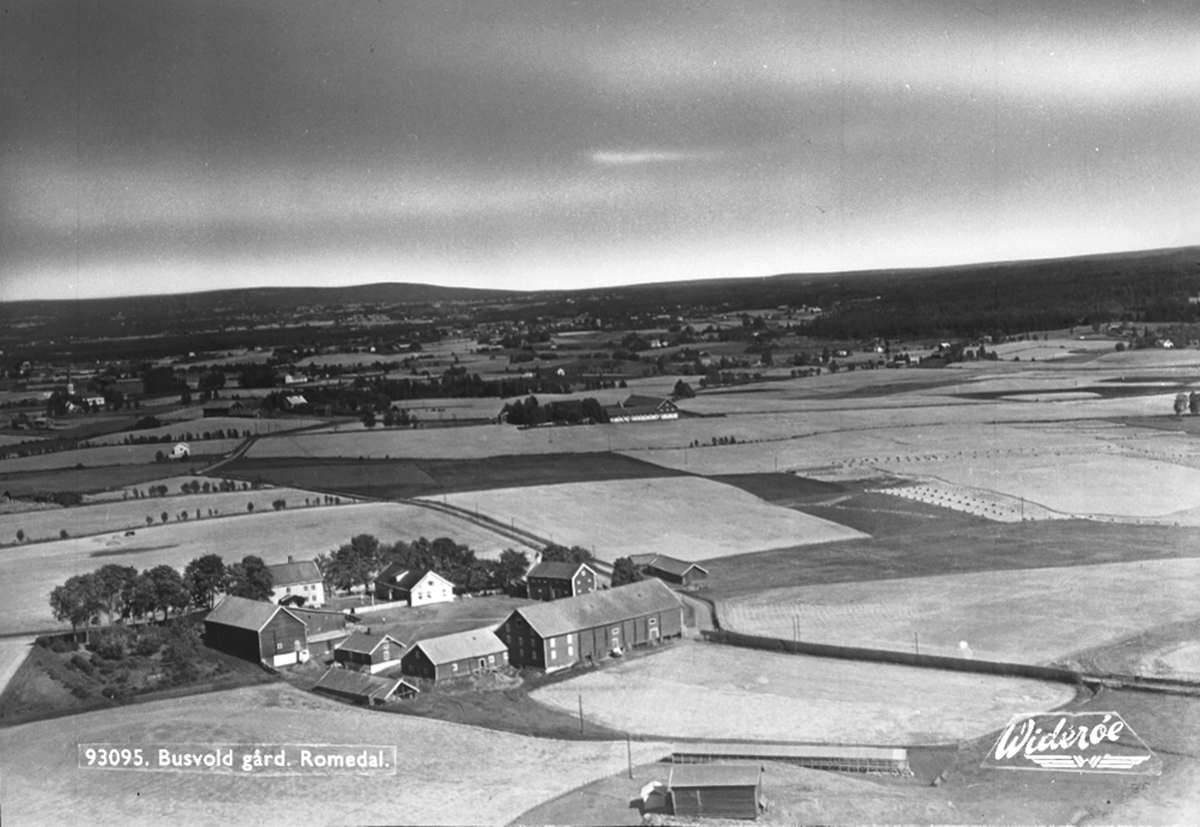 Widerøes Flyveselskap A/S, FLYFOTO BUSVOLD, ROMEDAL, POSTKORTNEGATIV