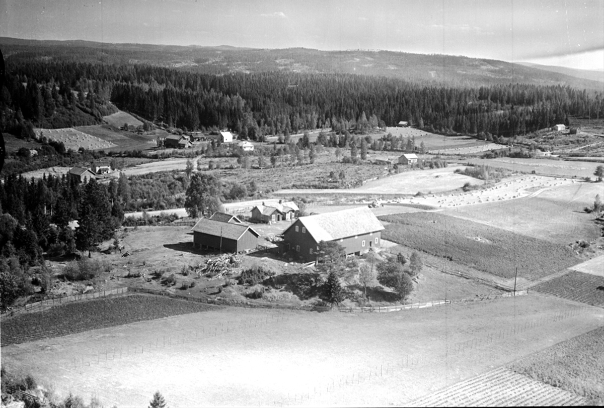 Widerøes Flyveselskap A/S, FLYFOTO ÅSEN SØNDRE 373-1, VALLSET