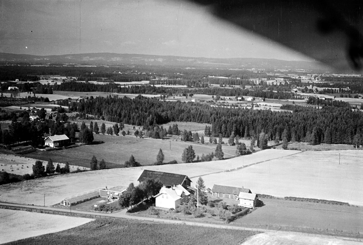 Widerøes Flyveselskap A/S, FLYFOTO: NORDERHAUG 234-15 OG URSET 234-7, ROMEDAL