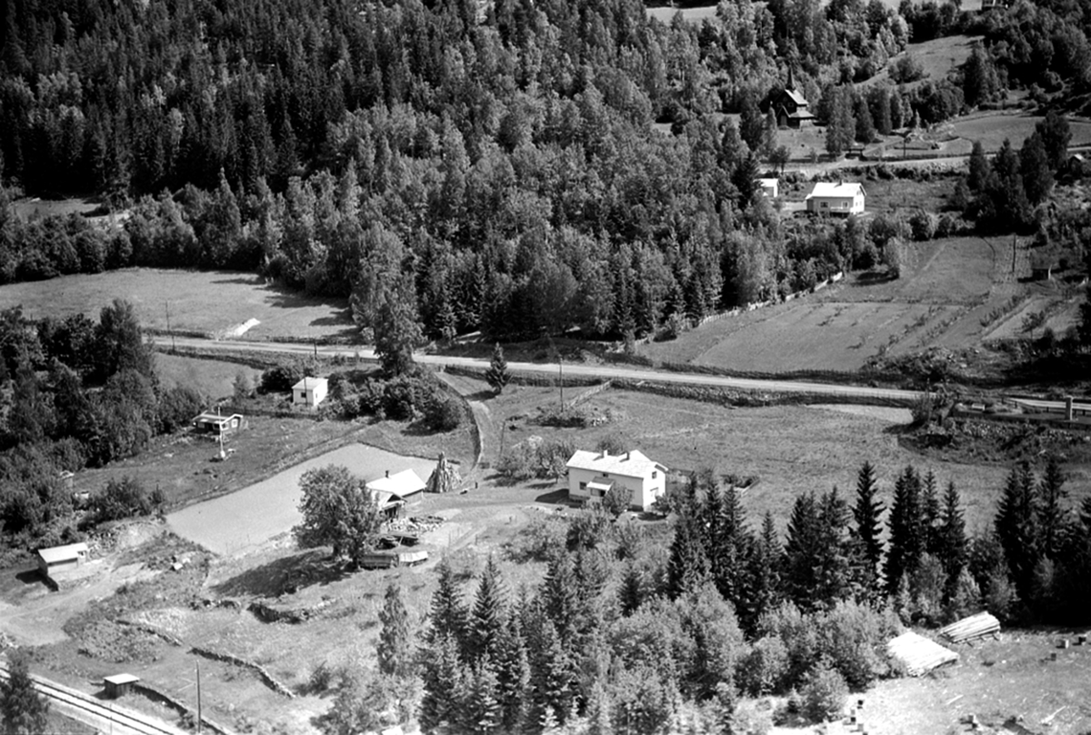 Widerøes Flyveselskap A/S, FLYFOTO BEKKENGA 188-6, LØVSTAD 188-22, BAKERST STRANDLYKKJA KAPELL, STRANDLYKKJA