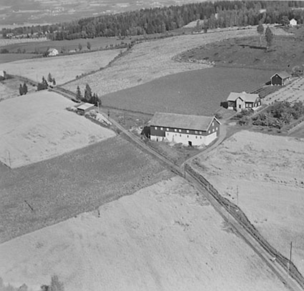 Widerøes Flyveselskap A/S, FLYFOTO KJENDLI GARD, RINGSAKER ??