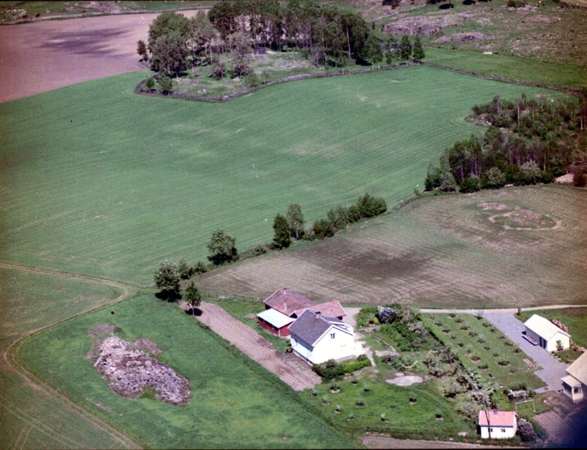 Widerøes Flyveselskap A/S, FLYFOTO BROVOLD 97-116, SOLTUN 97-46, STANGE
