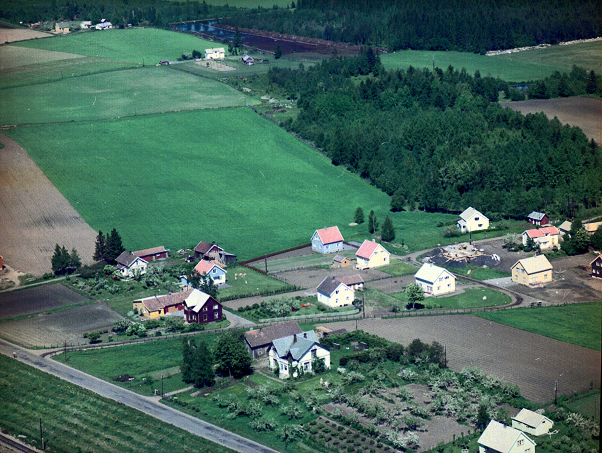 Widerøes Flyveselskap A/S, FLYFOTO BOLIGBEBYGGELSE VED STANGE IDRETTSPLASS, SANNERVEGEN