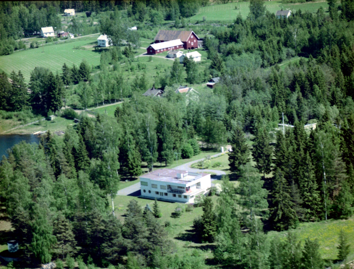 Widerøes Flyveselskap A/S, FLYFOTO FREDLUND, FUNKISHUS, SANDVIKA