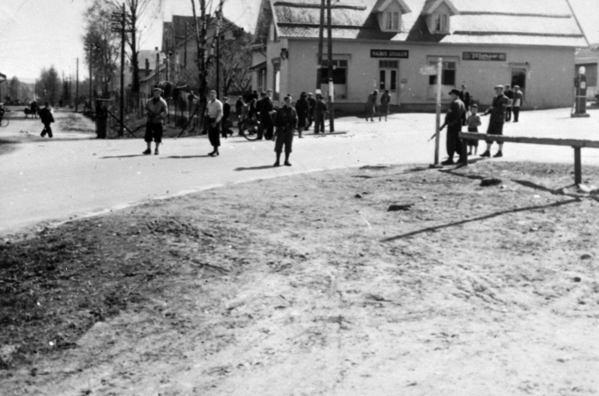 Anno Domkirkeodden, HJEMMESTYRKENE KONTROLLERER TRAFIKK OG JERNBANE, STANGE STASJON, FREDSDAGENE ETTER KRIGEN.