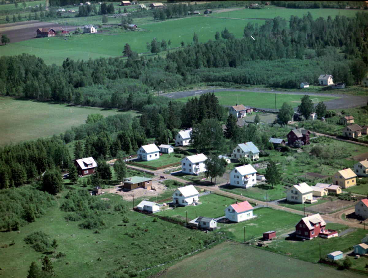 Widerøes Flyveselskap A/S, FLYFOTO BOLIGBEBYGGELSE I SANDVIKA, BEKKELAGET