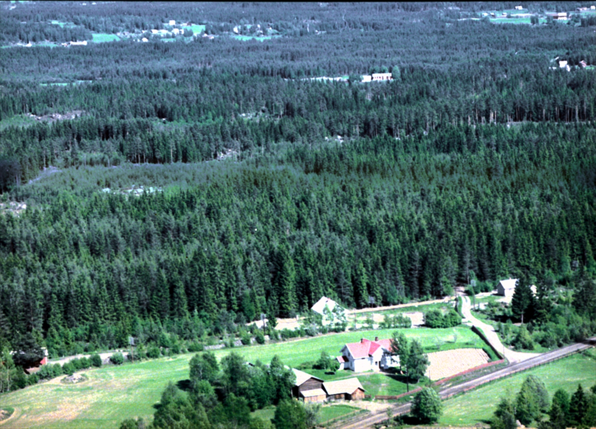 Widerøes Flyveselskap A/S, FLYFOTO BRYHNISVEEN 306-1, ROMEDAL