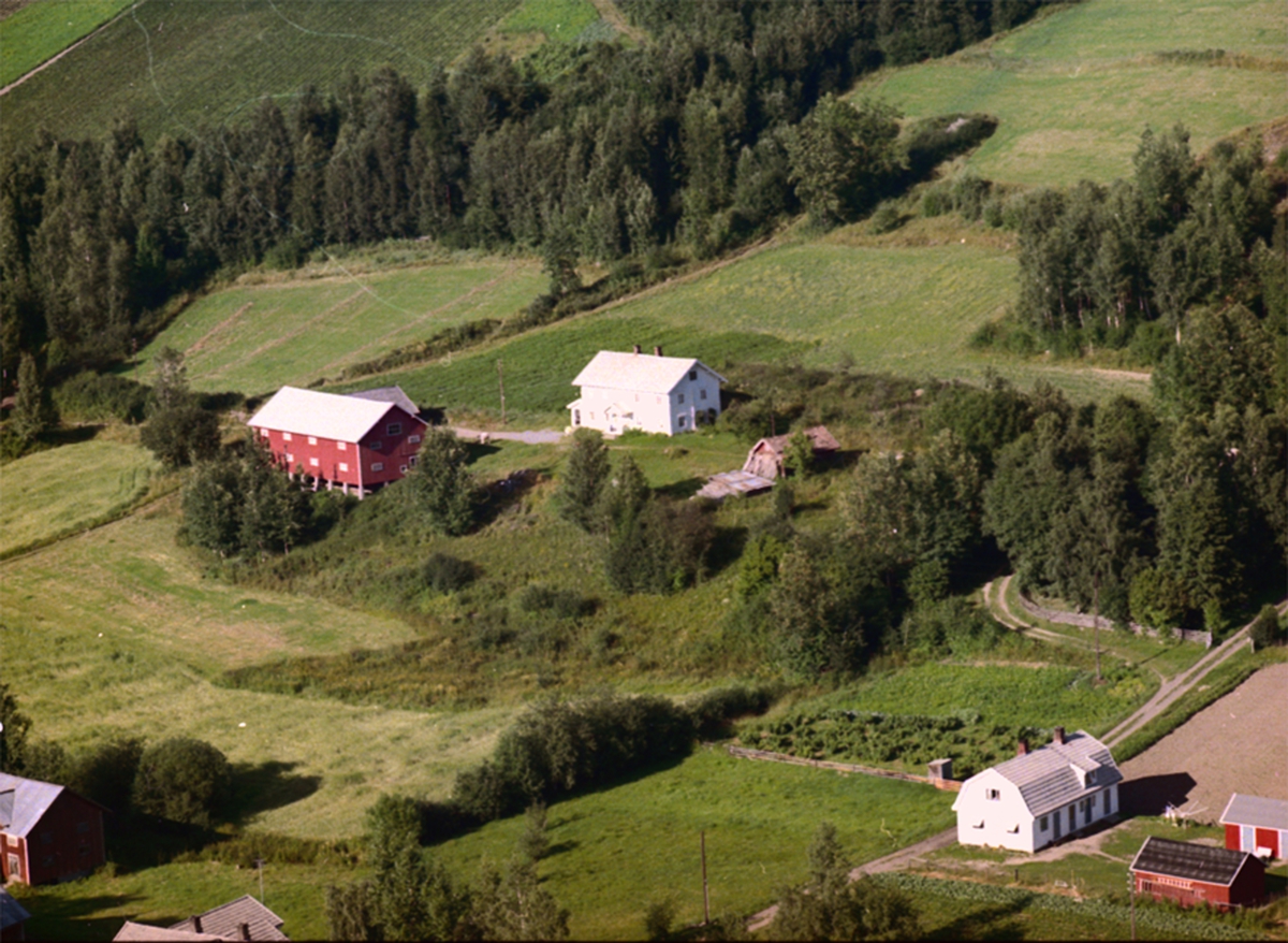 Widerøes Flyveselskap A/S, FLYFOTO TØSTIENGEN, VALLSET