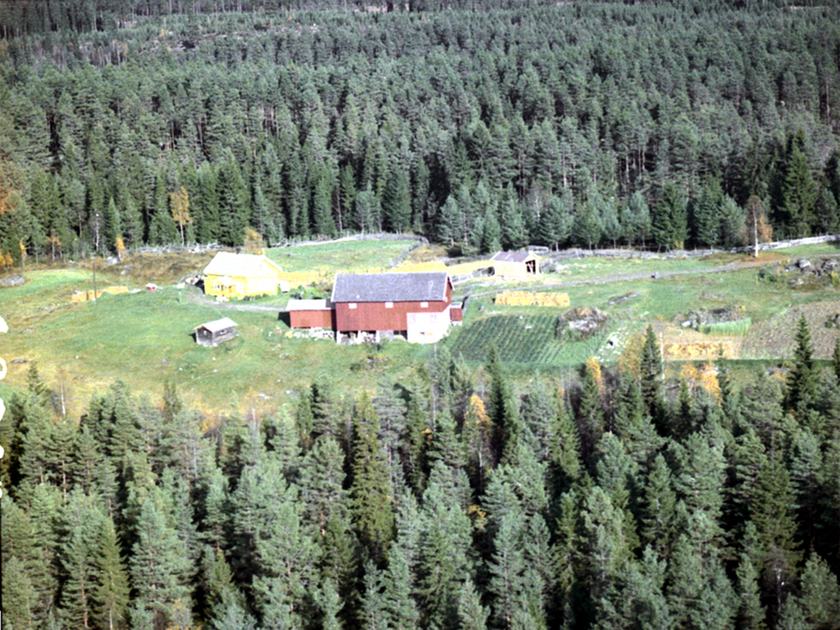 Widerøes Flyveselskap A/S, FLYFOTO GRÅBERGSHAUGEN, ÅSVANG