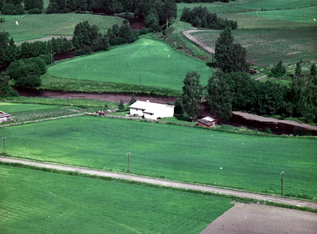 Widerøes Flyveselskap A/S, FLYFOTO: HUS TILHØRENDE SANDE 212-1, SOLHEIM 212-62, VERKET 213-7, ILSENG